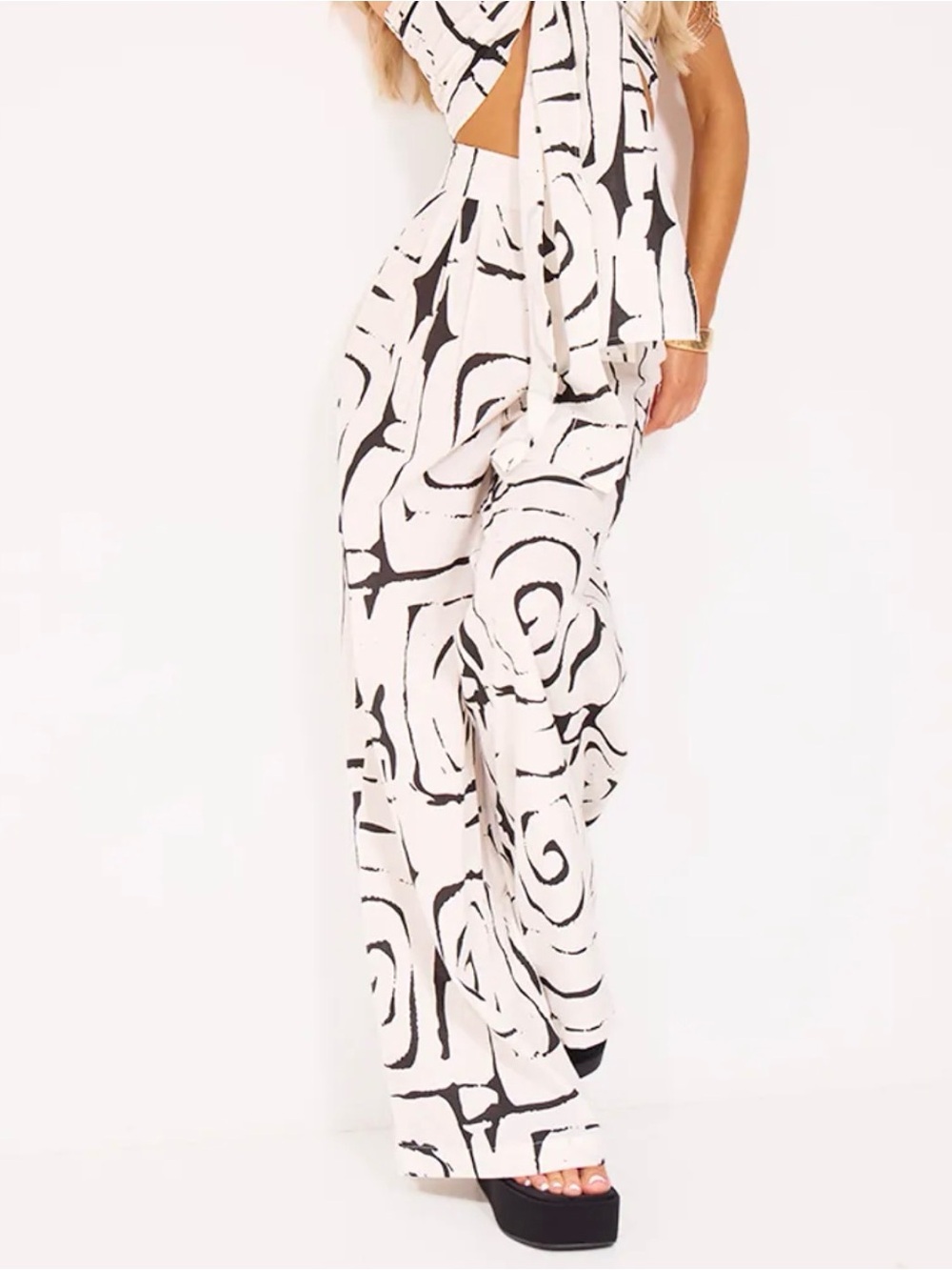NWT PrettyLittleThing White & Black Abstract Wide-Leg Trousers